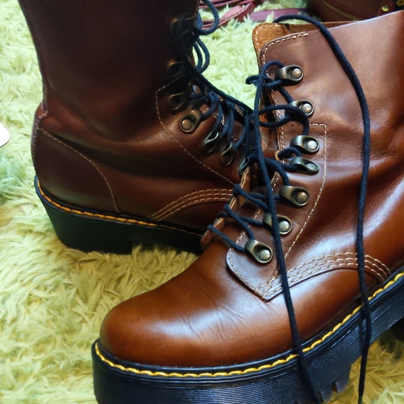 Sz 8 Women's Brown Chunky Dr. Martens Boots Used Excellent Condition - Picture 1 of 7
